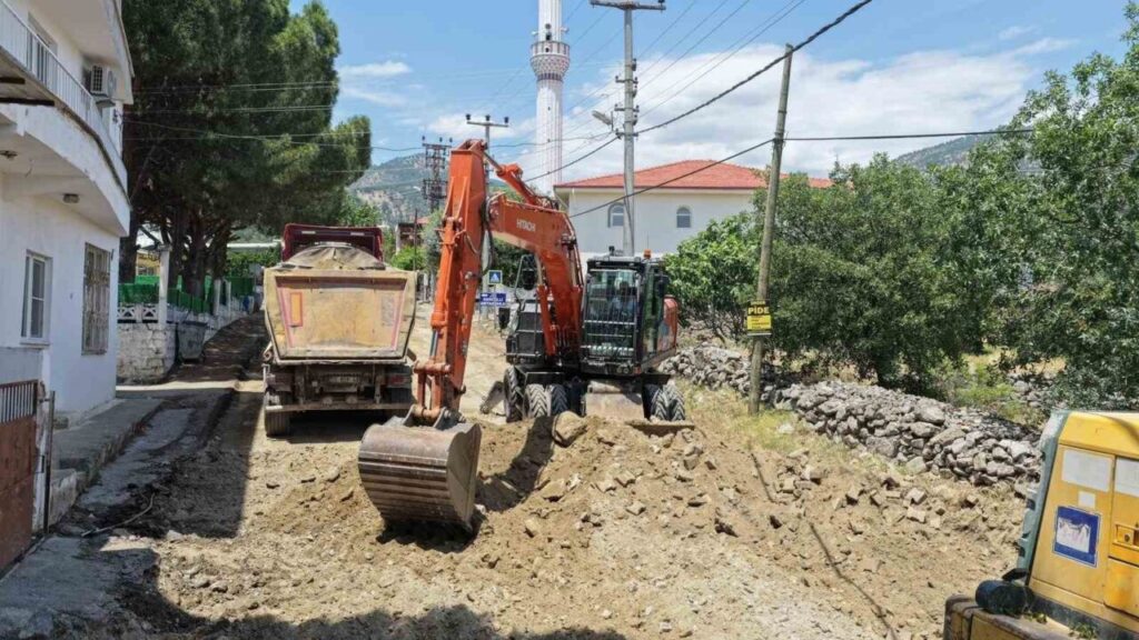 kuyucakta mahalleleri birbirine baglayan yol yenileniyor 99345ff901bb