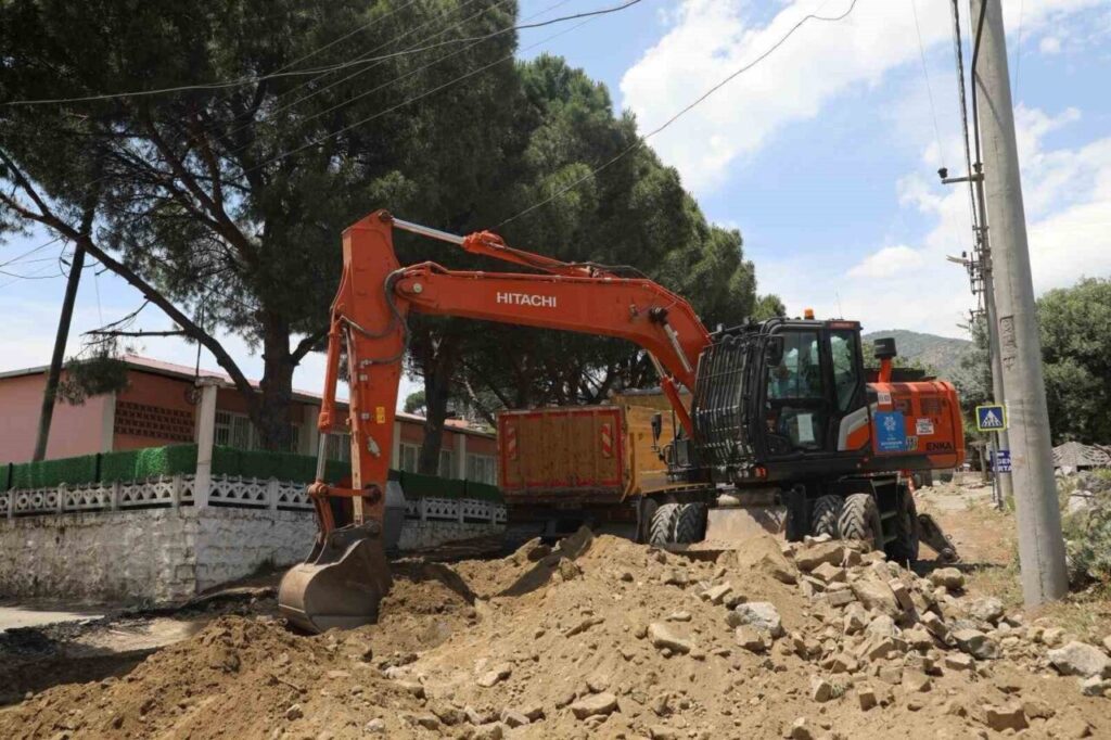 kuyucakta mahalleleri birbirine baglayan yol yenileniyor a2cf8b9d969d