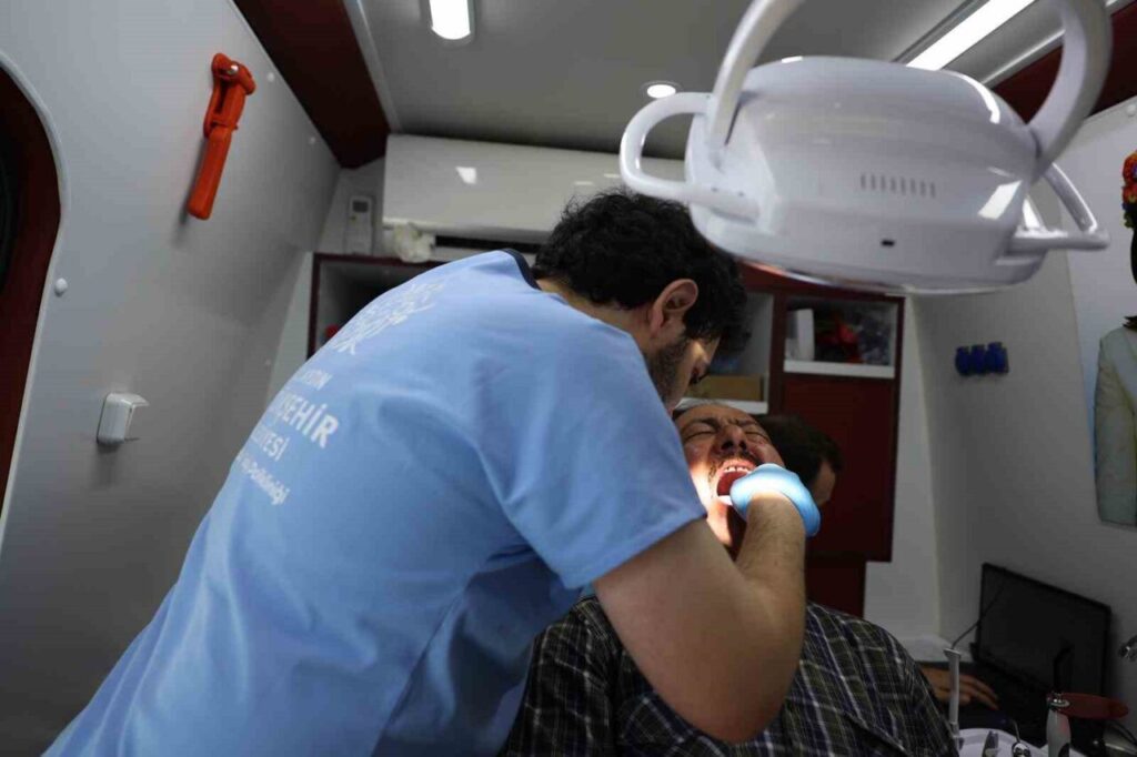 mobil agiz ve dis sagligi klinikleri cinede vatandaslarla bulustu 44417d8d287f