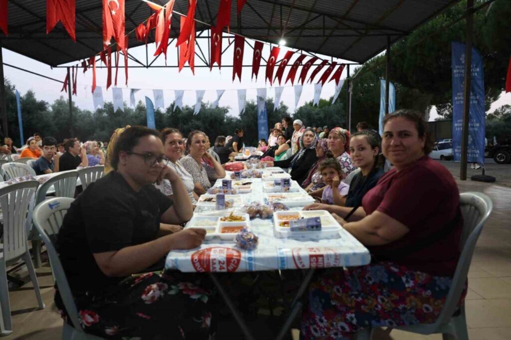 Muharrem ayı iftar sofraları Aydın’da kurulmaya başladı 4 muharrem ayi iftar sofralari aydinda kurulmaya basladi b3259cbc08f0
