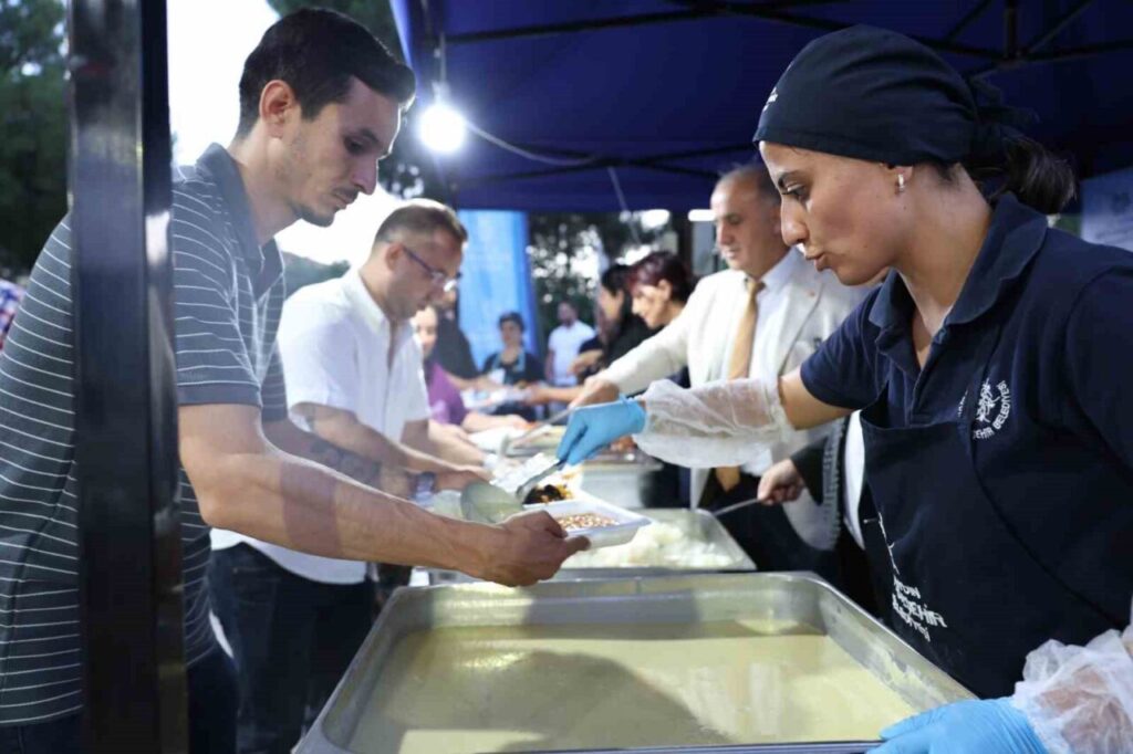 Muharrem ayı iftar sofraları Aydın’da kurulmaya başladı 3 muharrem ayi iftar sofralari aydinda kurulmaya basladi b618203b06fa
