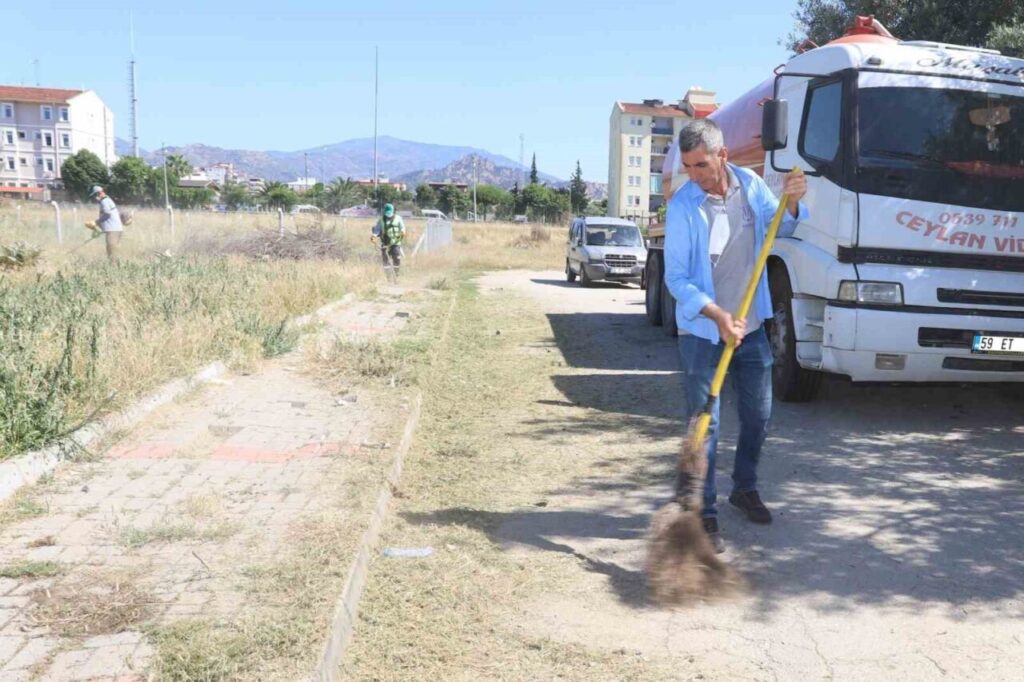 nazillide belediye ekipleri sahaya indi 07192f60d487