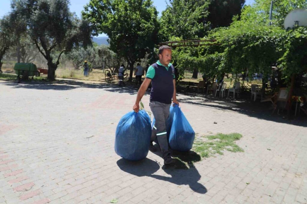 nazillide belediye ekipleri sahaya indi 19ae0a8eef2f
