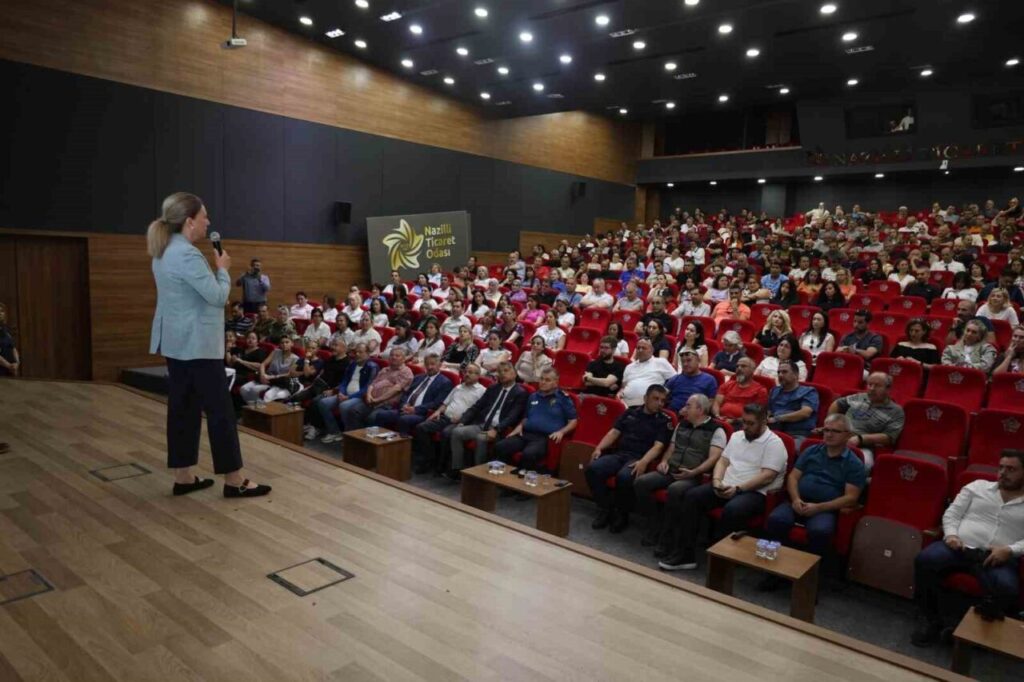 Nazilli’de eğitimcilere siber güvenlik semineri 4 nazillide egitimcilere siber guvenlik semineri 61b8f3df223c