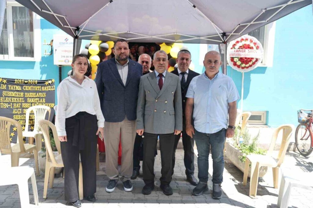 Nazilli’de Geleneksel Sanatlar 75. Yıl Sergisi’nde buluştu 3 nazillide geleneksel sanatlar 75 yil sergisinde bulustu 435bd713bab3