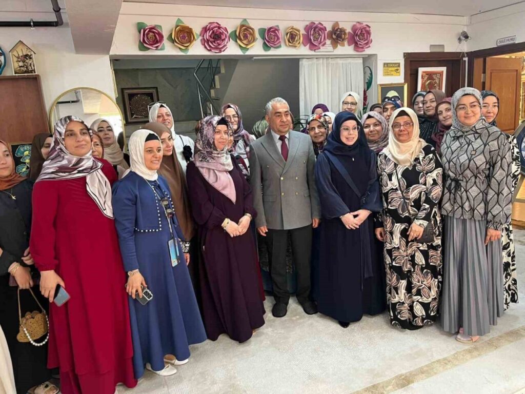 Nazilli’de Geleneksel Sanatlar 75. Yıl Sergisi’nde buluştu 10 nazillide geleneksel sanatlar 75 yil sergisinde bulustu ab11e1592ea4