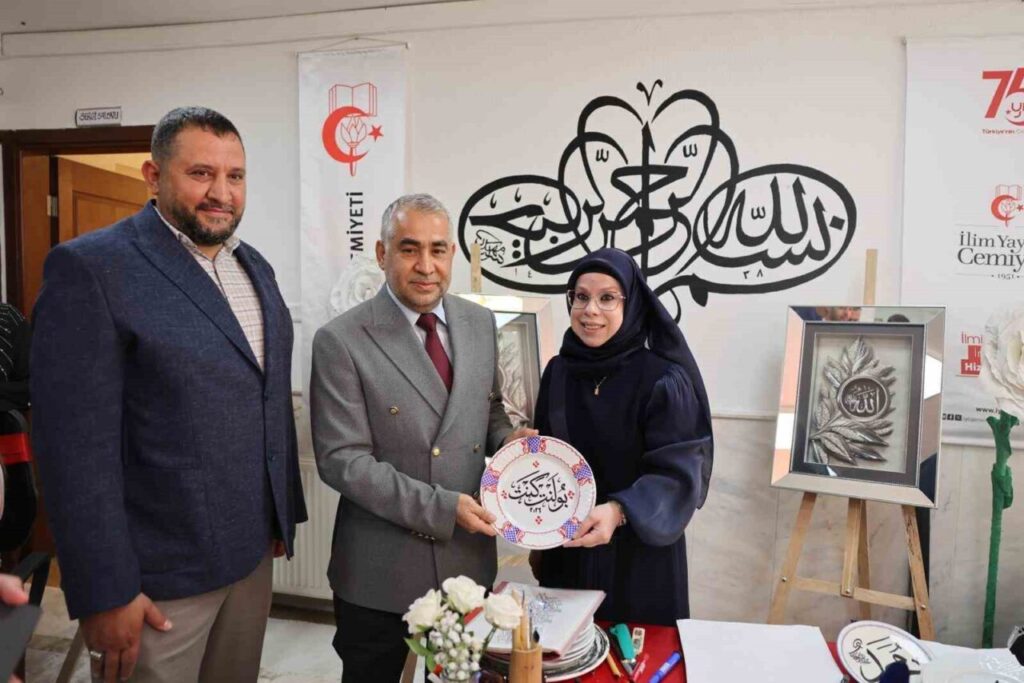Nazilli’de Geleneksel Sanatlar 75. Yıl Sergisi’nde buluştu 5 nazillide geleneksel sanatlar 75 yil sergisinde bulustu ab18e456b062