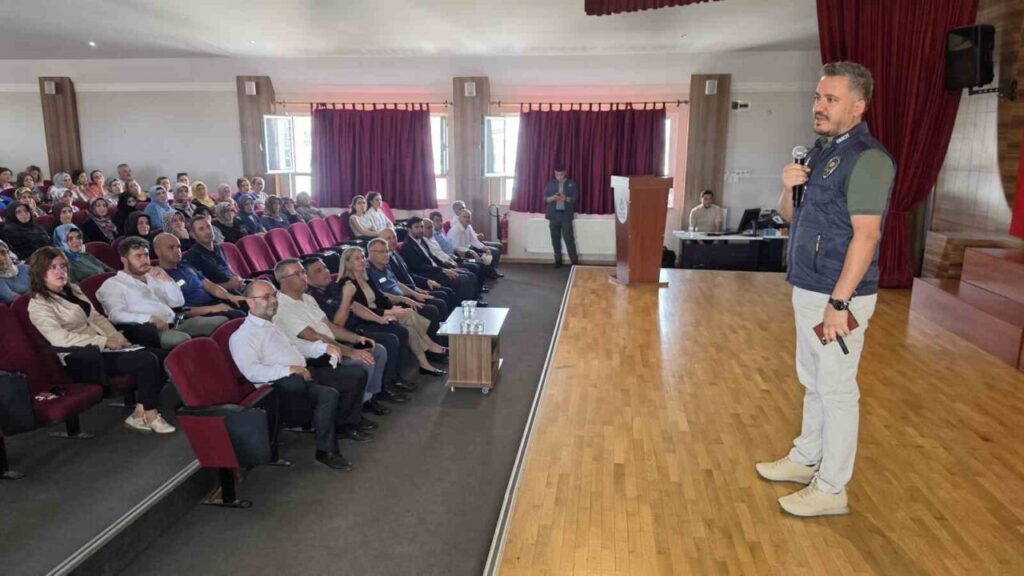 Nazilli’de siber güvenlik bilgilendirme semineri düzenlendi 2 nazillide siber guvenlik bilgilendirme semineri duzenlendi 78b09ab6d252