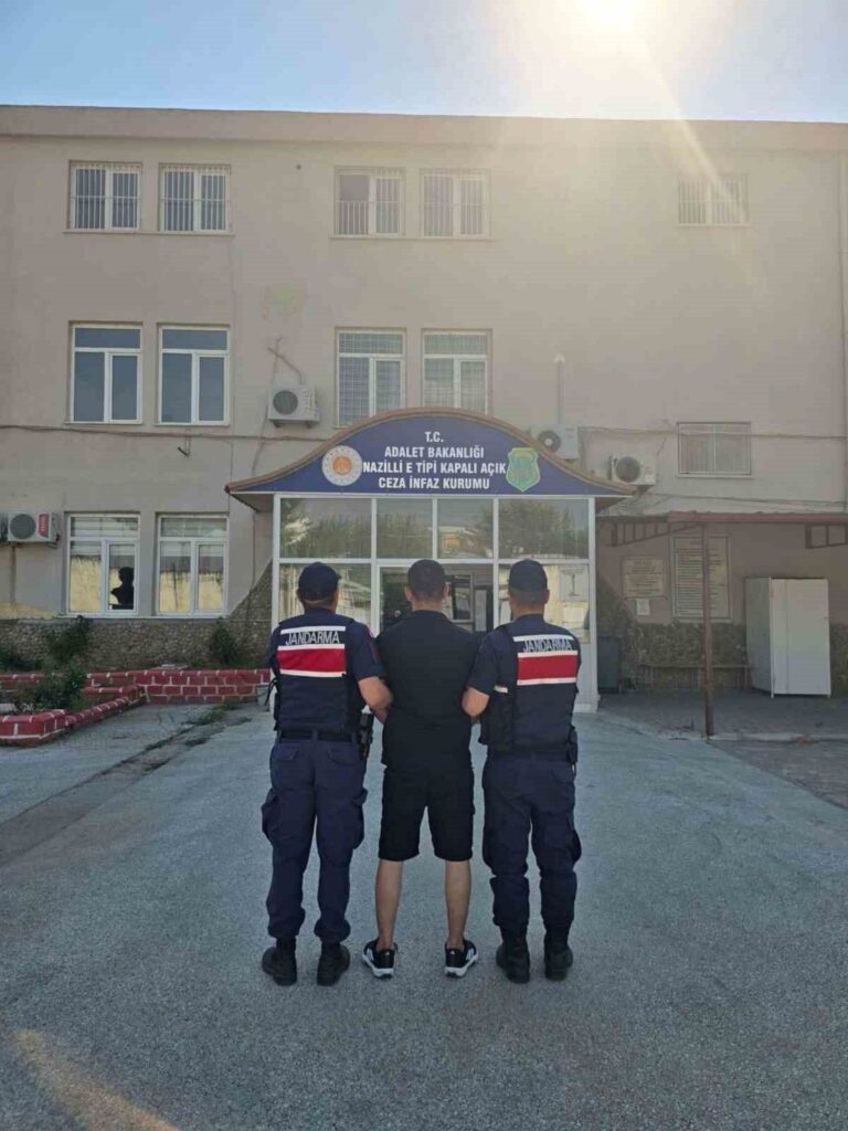 nazillide uyusturucu sucundan aranan hukumlu yakalandi 909b97eb9647