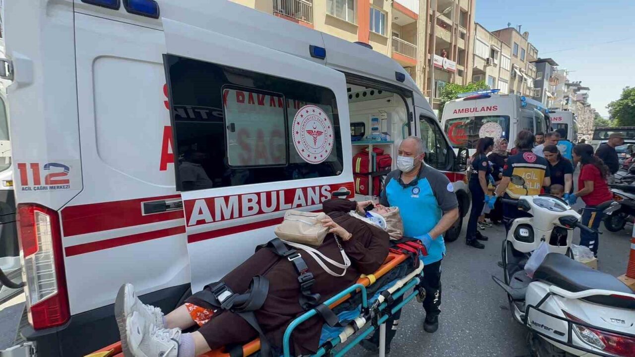 Nazilli’de yaya geçidinde korkutan kaza kamerada: 5 yaralı
