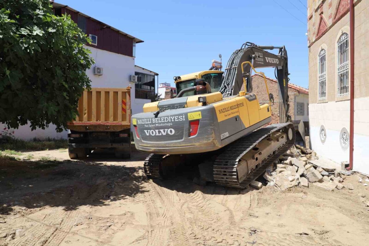 Nazilli’de yol yenileme çalışmaları sürüyor 6 Nazilli’de yol yenileme çalışmaları sürüyor