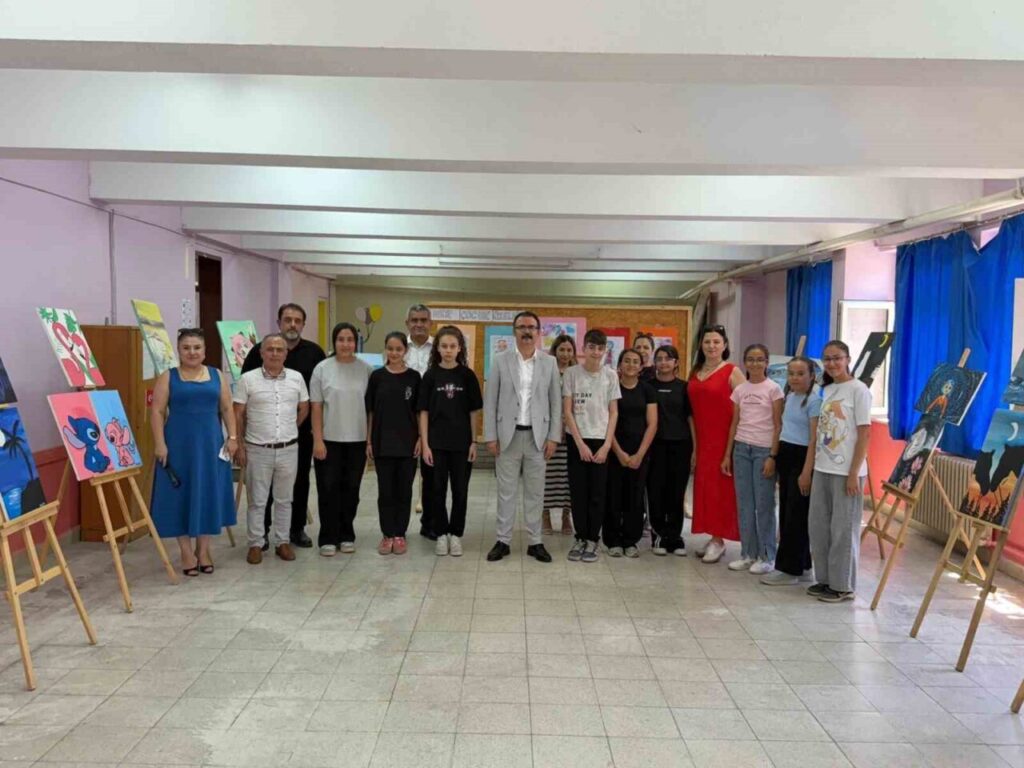 ogrenciler eserlerini gorucuye cikardi 4323a84196fe