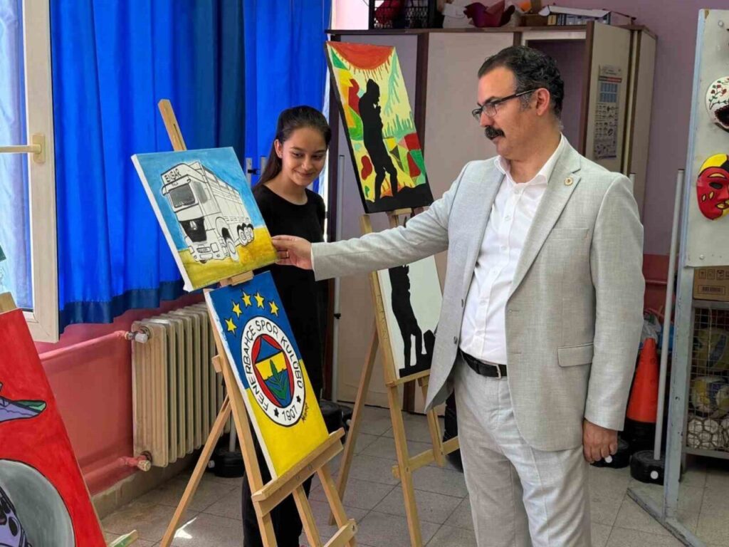 ogrenciler eserlerini gorucuye cikardi 63787eeb6124