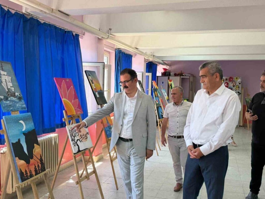 ogrenciler eserlerini gorucuye cikardi cf59f1e7d762