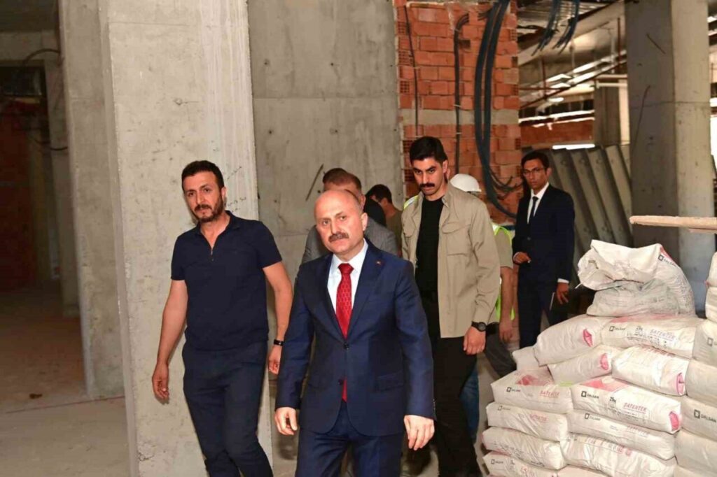 sokede kyk erkek ogrenci yurdunda calismalar hiz kesmeden suruyor 89767e5cc109