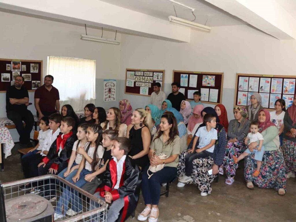 tek ogretmenli okulun ogrencileri mezuniyet sevinci yasadi d62ef2ddb272