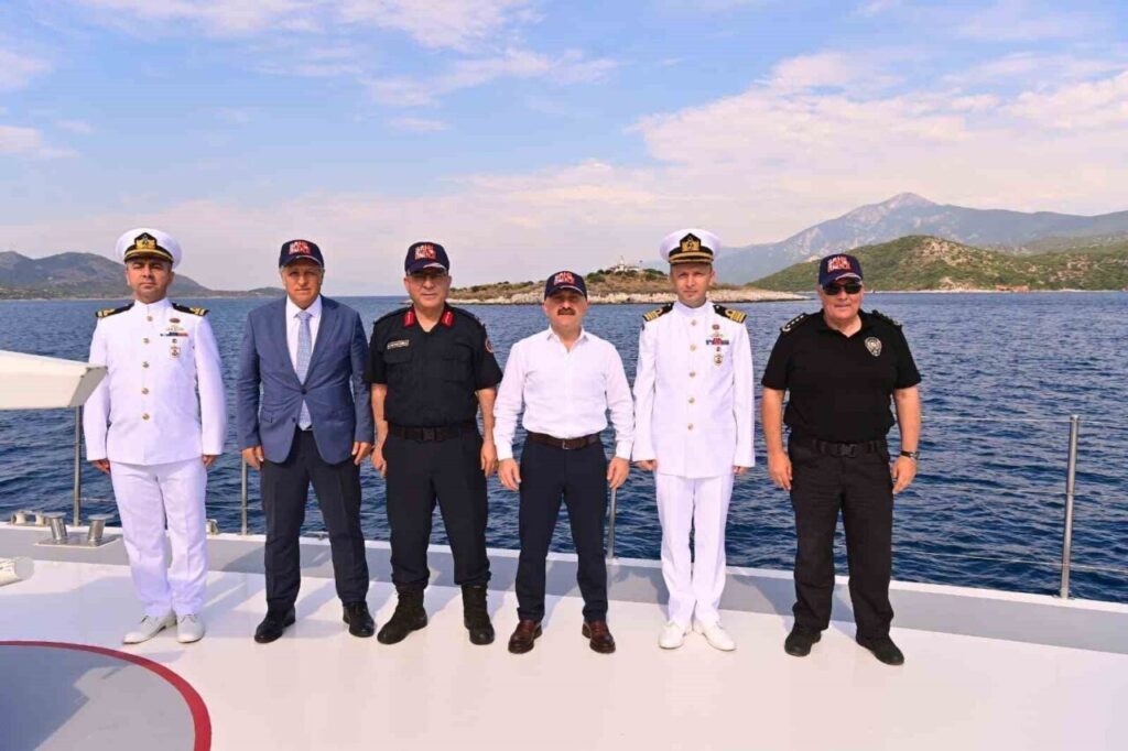 vali varol kusadasinda deniz guvenligi faaliyetlerini inceledi 8cf1eaa9d1c9