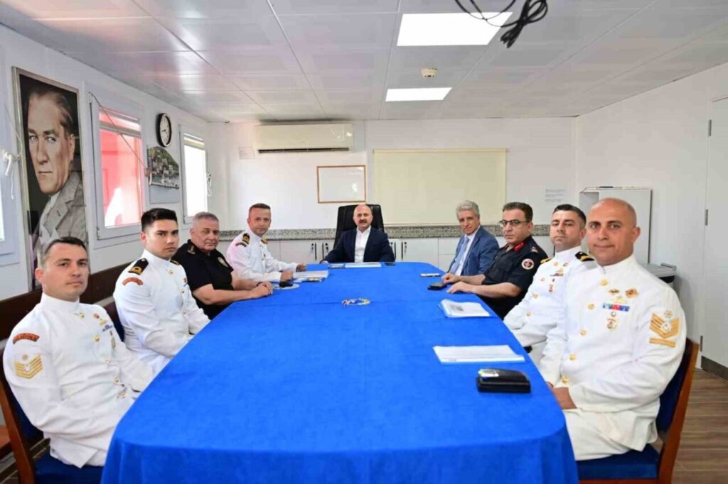 vali varol kusadasinda deniz guvenligi faaliyetlerini inceledi ca4bf49a8ac9