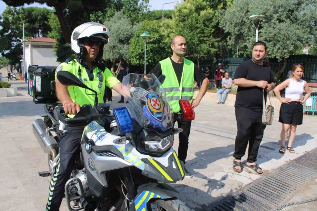 Veliler, kimliği kaybolan genç için seferber oldu 7 veliler kimligi kaybolan genc icin seferber oldu b2b75c3c49ee