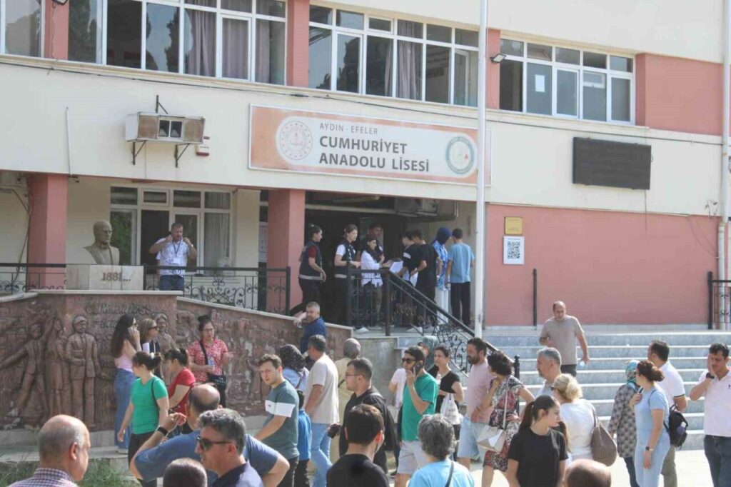 Veliler, kimliği kaybolan genç için seferber oldu 4 veliler kimligi kaybolan genc icin seferber oldu cbe3a7b95f6f