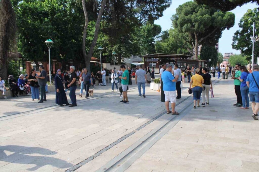Veliler, kimliği kaybolan genç için seferber oldu 6 veliler kimligi kaybolan genc icin seferber oldu cc23294d1fcf