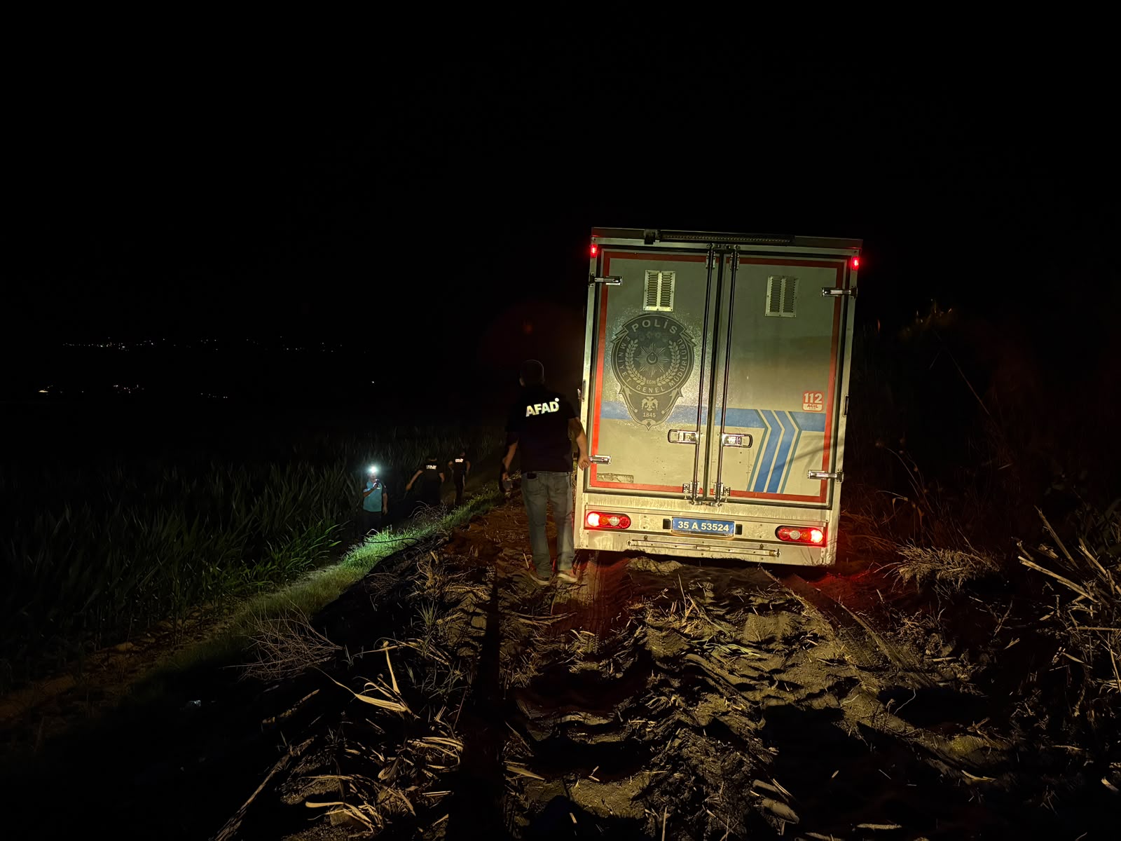 Aydın'da dalgıçlar gece boyu iz sürecek: İzmir'den destek ekip yönlendirildi 3 Aydın’da dalgıçlar gece boyu iz sürecek: İzmir’den destek ekip yönlendirildi