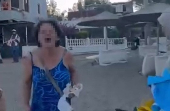 Plajda sözlü saldırı kameraya yansıdı