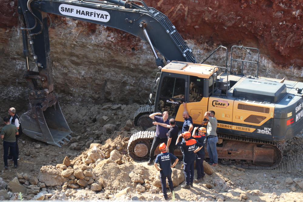 İnşaata göçük faciası: Kepçe operatörü hayatını kaybetti 1 AW744814 01