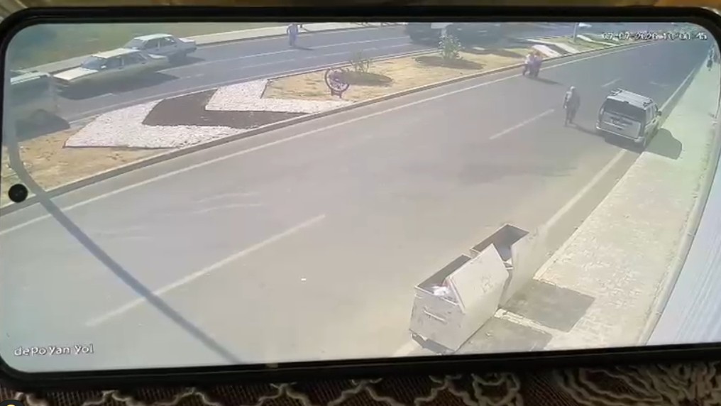 Aydın'da yaşlı kadının hayatını kaybettiği kaza kamerada 3 Aydın’da yaşlı kadının hayatını kaybettiği kaza kamerada