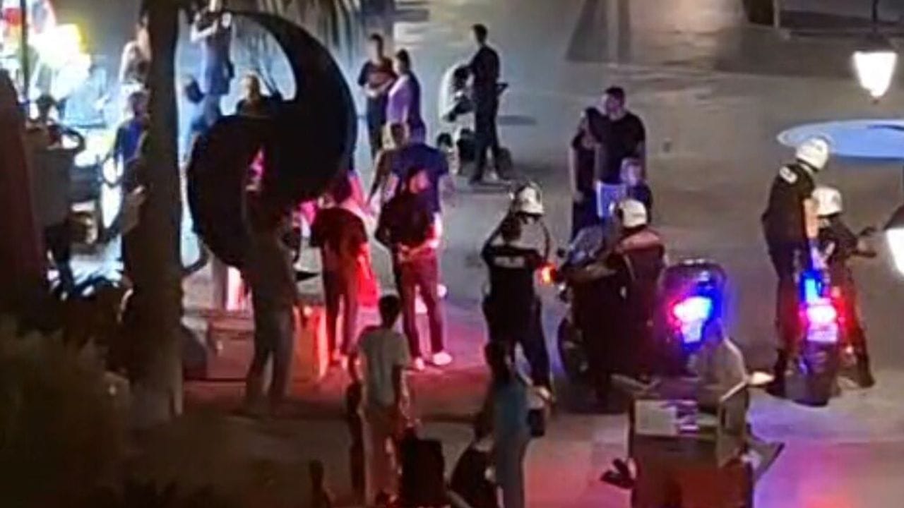 Kuşadası'nda turist kadınlar yumruklu kavgaya tutuştu! 2 Kuşadası’nda turist kadınlar yumruklu kavgaya tutuştu!