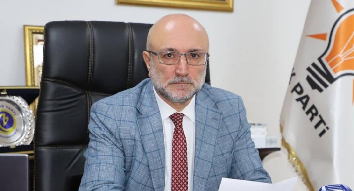 AK Parti il başkanı istifa etti