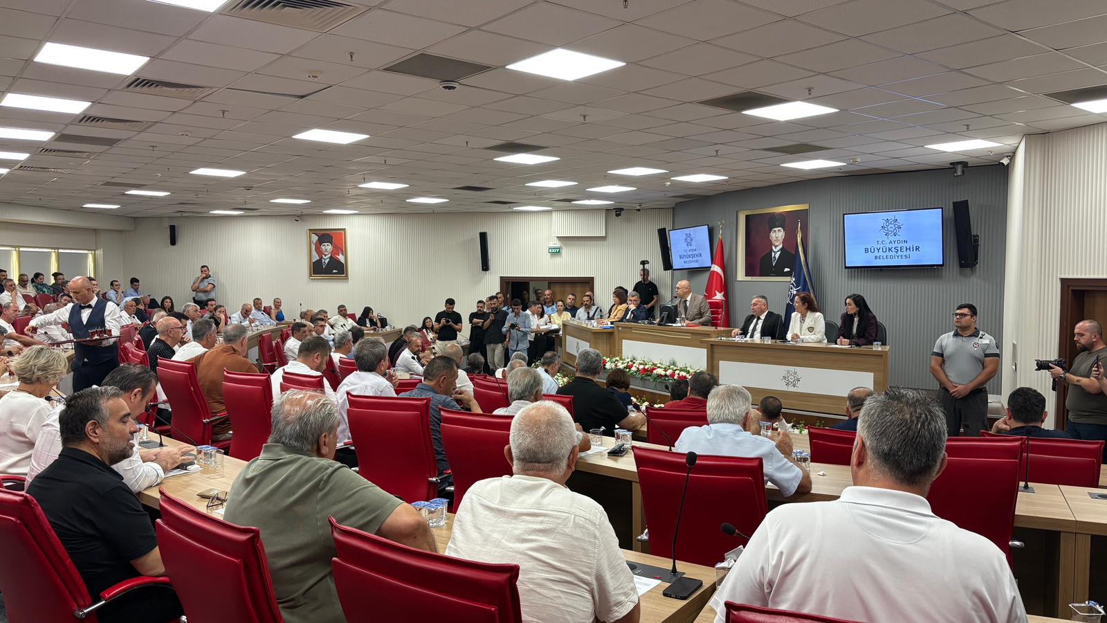 Aydın Büyükşehir Meclisi'nde sinek gerginliği! Kaya: "Koçarlı ve Germencik'ten İncirliova'ya sinek geliyor" 3 Aydın Büyükşehir Meclisi’nde sinek gerginliği! Kaya: “Koçarlı ve Germencik’ten İncirliova’ya sinek geliyor”