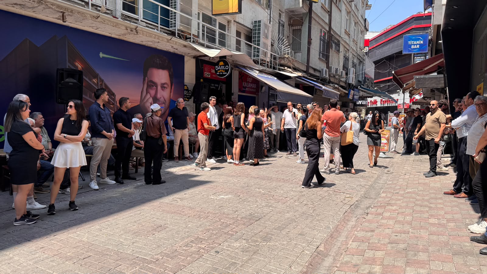 CHP Aydın’da istifa edenler il binasını terk etti