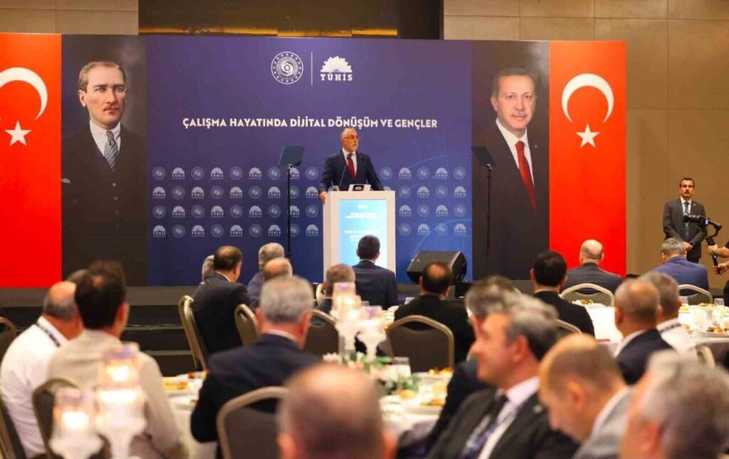 ADÜ, ’Çalışma Hayatında Dijital Dönüşüm’ seminerinde temsil edildi 5 adu calisma hayatinda dijital donusum seminerinde temsil edildi 3faa1b8030e3