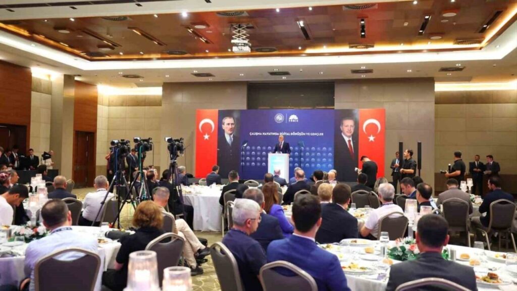 ADÜ, ’Çalışma Hayatında Dijital Dönüşüm’ seminerinde temsil edildi 3 adu calisma hayatinda dijital donusum seminerinde temsil edildi b8f3b8d2a52b