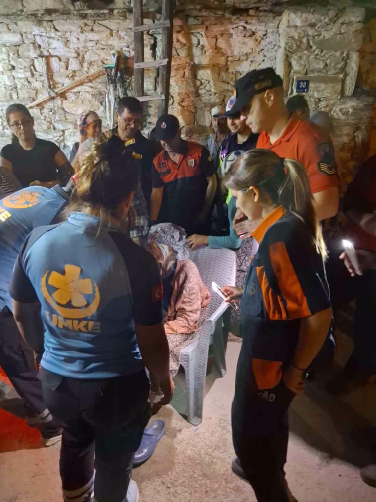 alzheimer hastasi yasli kadin ekiplerin calismasiyla sag bulundu 09eaca6b72e7