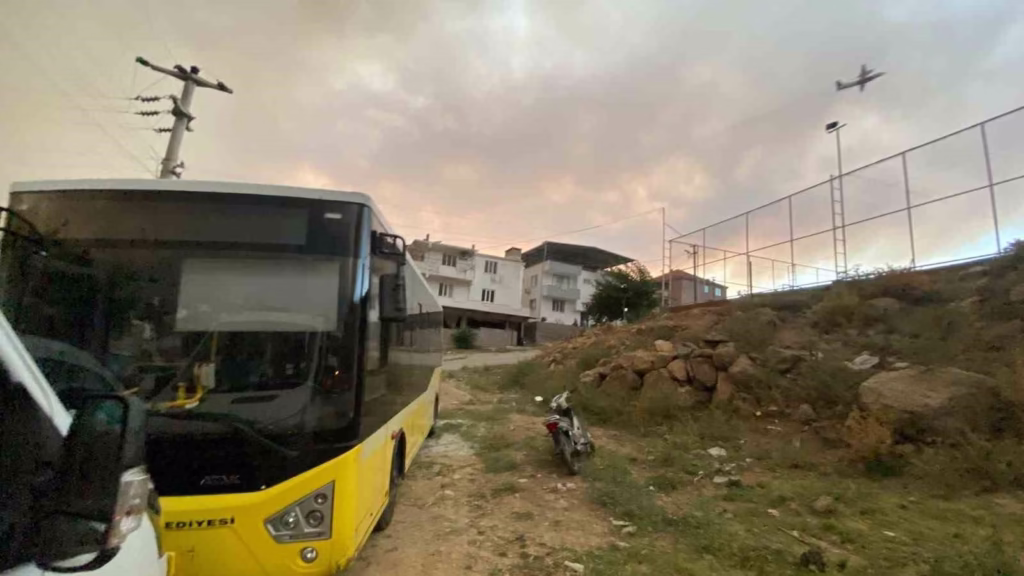 Aydın Büyükşehir otobüsleri tahliye için beklemede 2 aydin buyuksehir otobusleri tahliye icin beklemede 365f3f47a515