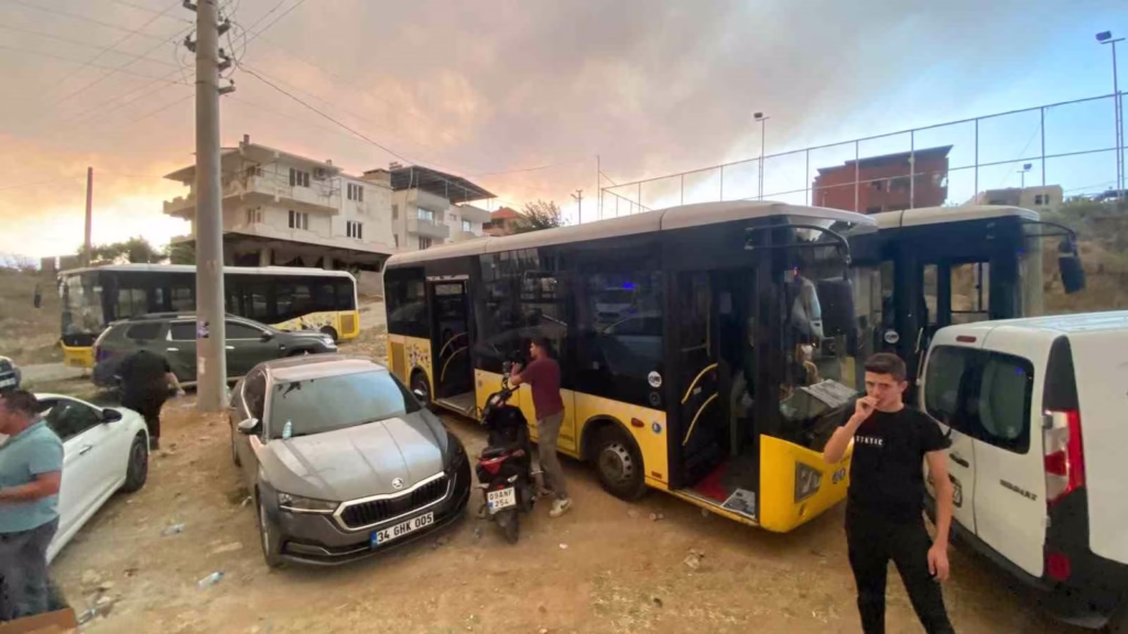 Aydın Büyükşehir otobüsleri tahliye için beklemede 3 aydin buyuksehir otobusleri tahliye icin beklemede e36b0fa632a0