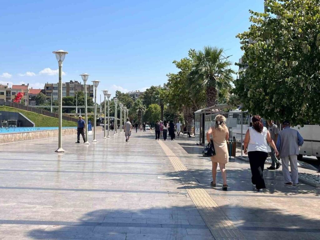 Aydın yanıyor: Sıcak hava, hayatı yavaşlattı 3 aydin efelerde bunaltan sicak hayati yavaslatti 6c7da0c4dff7
