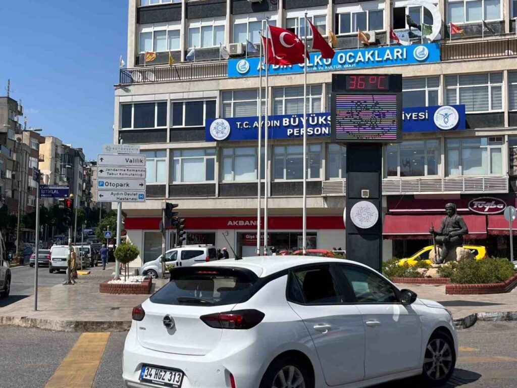 Aydın yanıyor: Sıcak hava, hayatı yavaşlattı 2 aydin efelerde bunaltan sicak hayati yavaslatti a4a9884d5a26