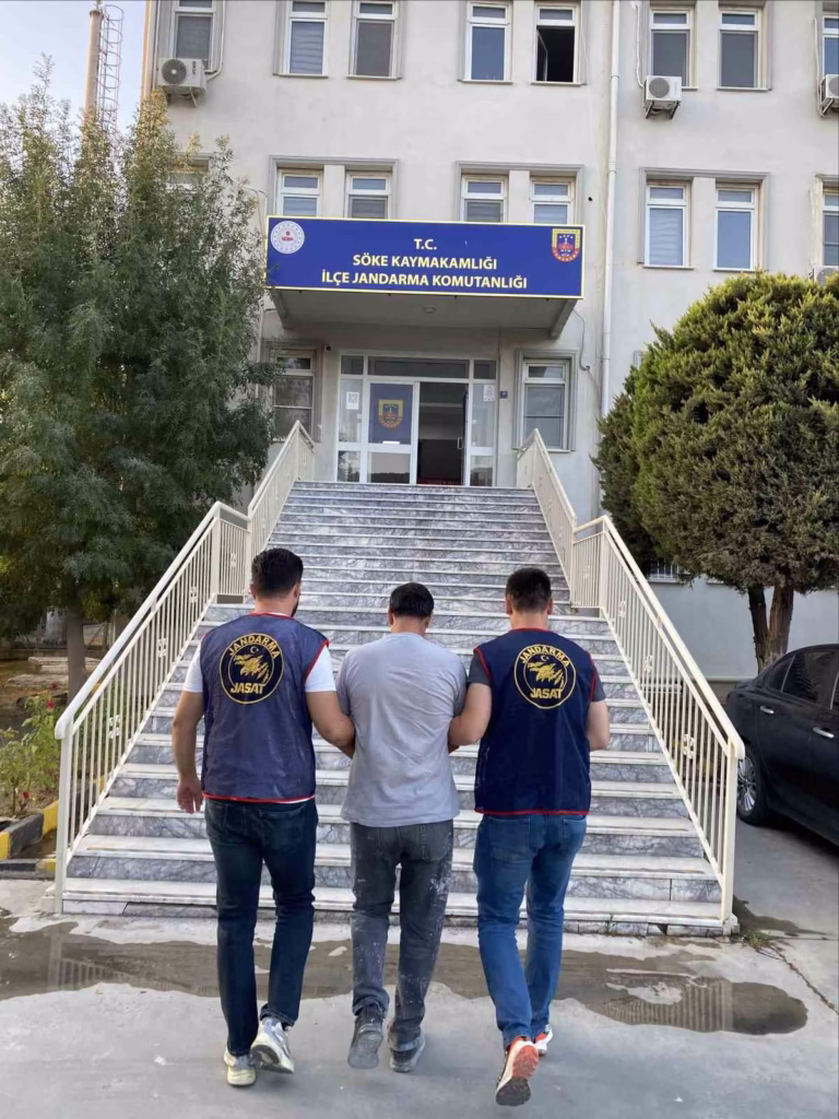 aydinda aranan 3 hukumlu jandarmadan kacamadi ba894e42560c