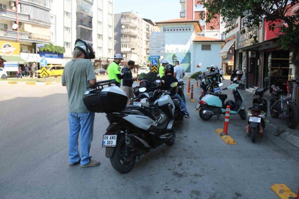 Aydın’da motosiklet sürücülerine sıkı denetim 3 aydinda motosiklet suruculeri denetlendi 25765f11beb7