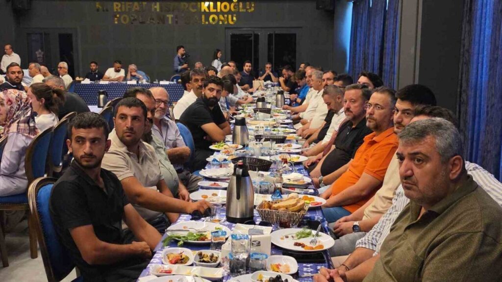 baskan arslan firma temsilcileri ile kahvaltida bulustu 0e27bdb182b8