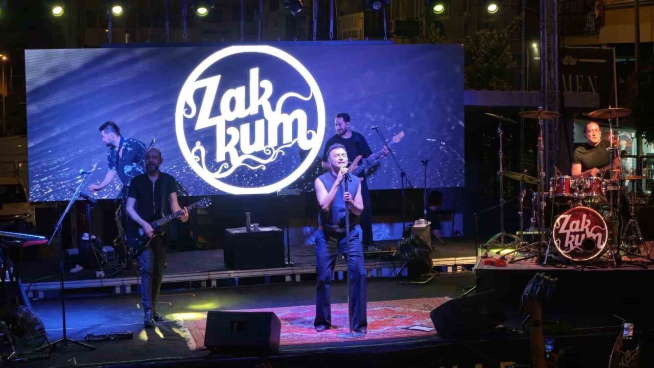 Başkan Çerçioğlu’ndan Nazilli’de yaz konseri 3 Başkan Çerçioğlu’ndan Nazilli’de yaz konseri