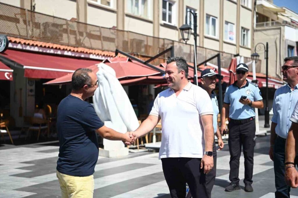 baskan vekili demirtastan kusadasinda proje ve esnaf mesaisi 627fb75d4b85