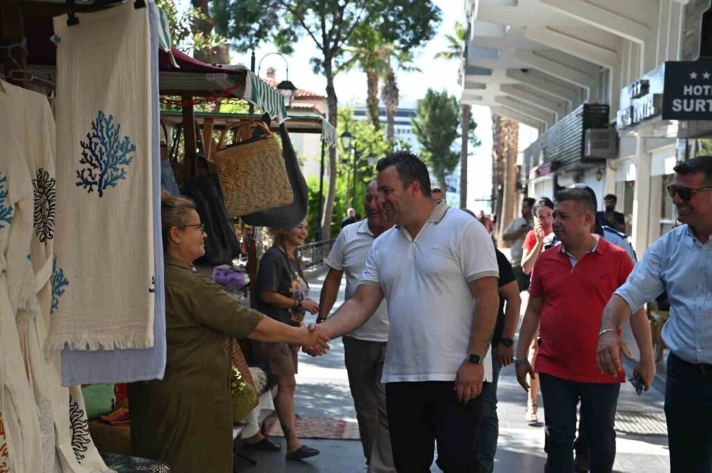 baskan vekili demirtastan kusadasinda proje ve esnaf mesaisi 8dfc3e06d64d