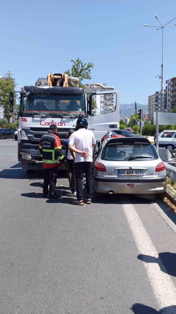 beton mikseri ile otomobil carpisti 2 yarali 44cfbc0b1cce