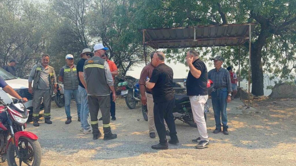 Bozdoğan Belediye Başkanı Özel, yangın bölgesinde çalışmaları yerinde takip ediyor 3 bozdogan belediye baskani ozel yangin bolgesinde calismalari yerinde takip ediyor ebaaf2a6feb1