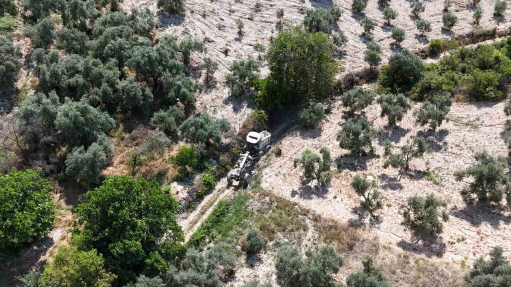 Bozdoğan Belediyesi’nden Örencik’te bahçe yolu çalışması 2 bozdogan belediyesinden orencikte bahce yolu calismasi d05725e11bf4