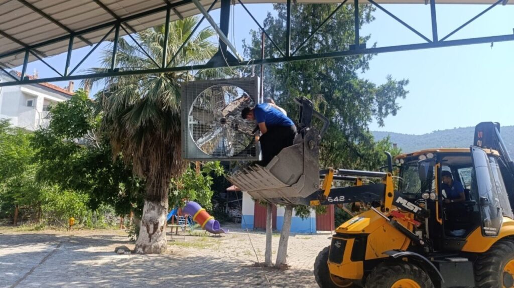 bozdoganda cemiyet alanlarina serinletici fan takiliyor 5cdbf7733f17